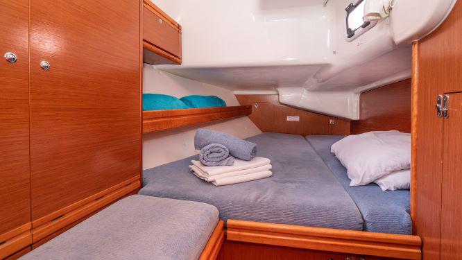 Book yachts online - sailboat - Bavaria Cruiser 40 - BUNNY GIRL - rent