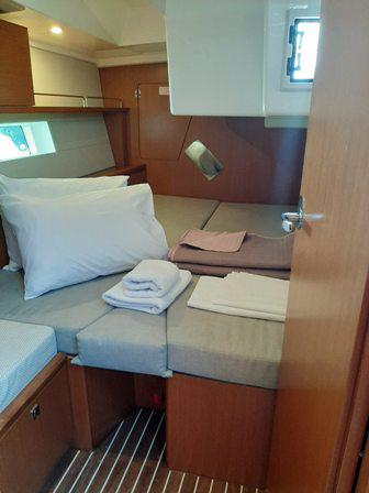 Book yachts online - sailboat - Bavaria C45 Holiday - ARTEMIS - rent
