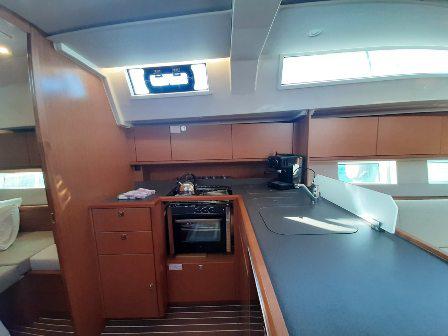 Book yachts online - sailboat - Bavaria C45 Holiday - ARTEMIS - rent