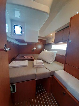 Book yachts online - sailboat - Bavaria C45 Holiday - ARTEMIS - rent