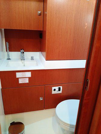 Book yachts online - sailboat - Bavaria C45 Holiday - ARTEMIS - rent