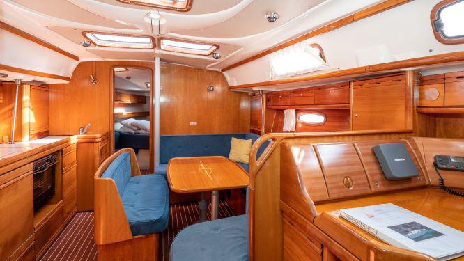 Book yachts online - sailboat - Bavaria Cruiser 39 - IONA - rent