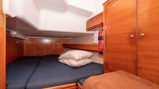 Book yachts online - sailboat - Bavaria Cruiser 39 - IONA - rent