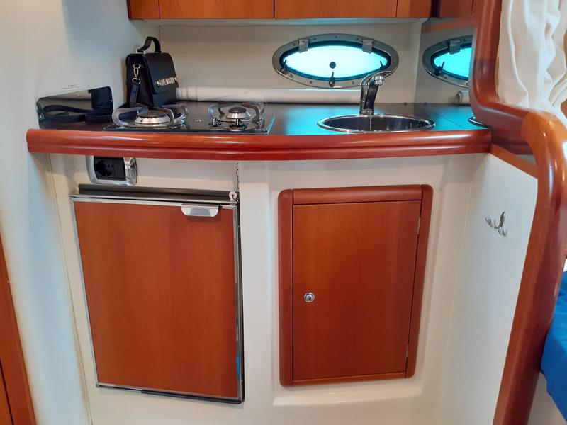 Book yachts online - motorboat - Airon M. 325 - SEAKOS - rent