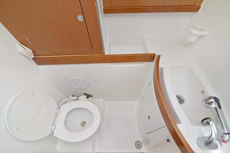 Book yachts online - sailboat - Beneteau Oceanis 43 - Mataa - rent