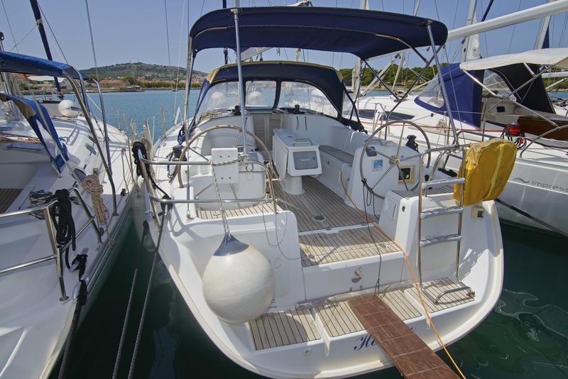 Book yachts online - sailboat - Beneteau Cyclades 39.3 - Helena - rent