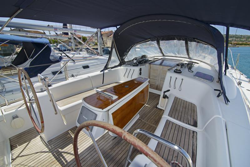 Book yachts online - sailboat - Beneteau Oceanis 43 - SAPHISO II - rent