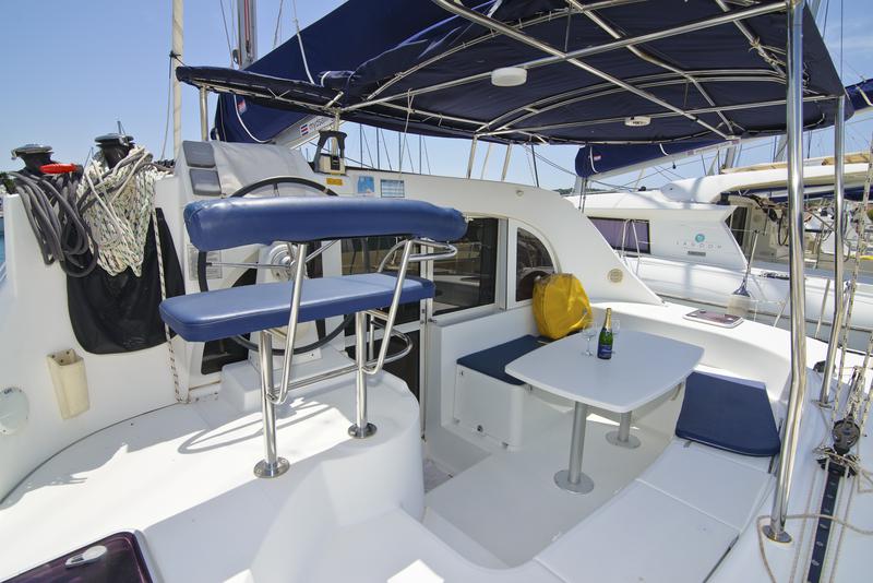 Book yachts online - catamaran - Lagoon 380 - Moonshadow - rent