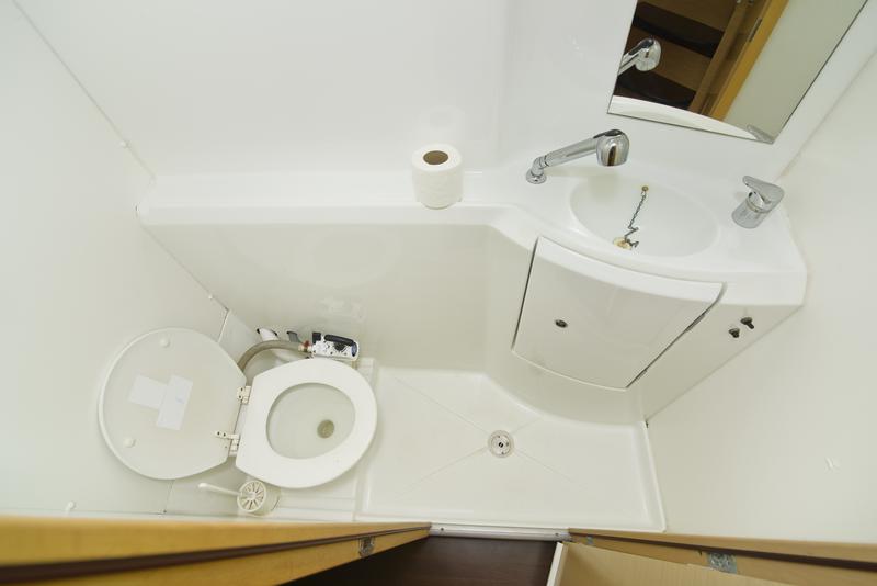 Book yachts online - catamaran - Lagoon 380 - Moonshadow - rent