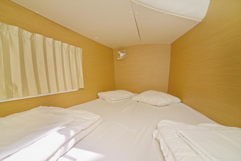 Book yachts online - catamaran - Lagoon 380 - Moonshadow - rent