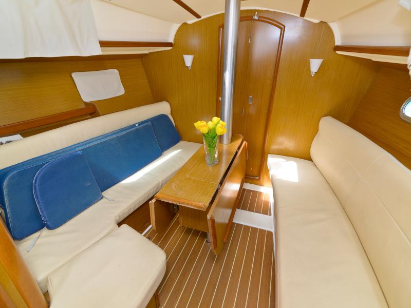 Book yachts online - sailboat - Sun Odyssey 32 - Carmen - rent