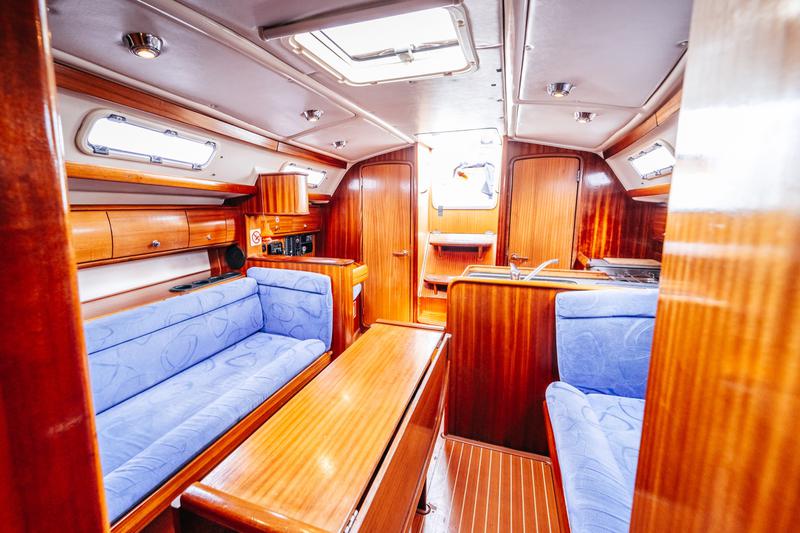 Book yachts online - sailboat - Bavaria 36 Cruiser - Dolkar - rent