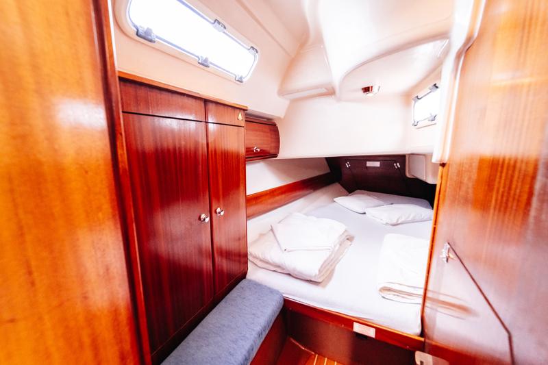 Book yachts online - sailboat - Bavaria 36 Cruiser - Dolkar - rent