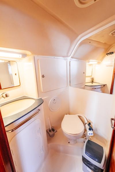 Book yachts online - sailboat - Bavaria 36 Cruiser - Dolkar - rent