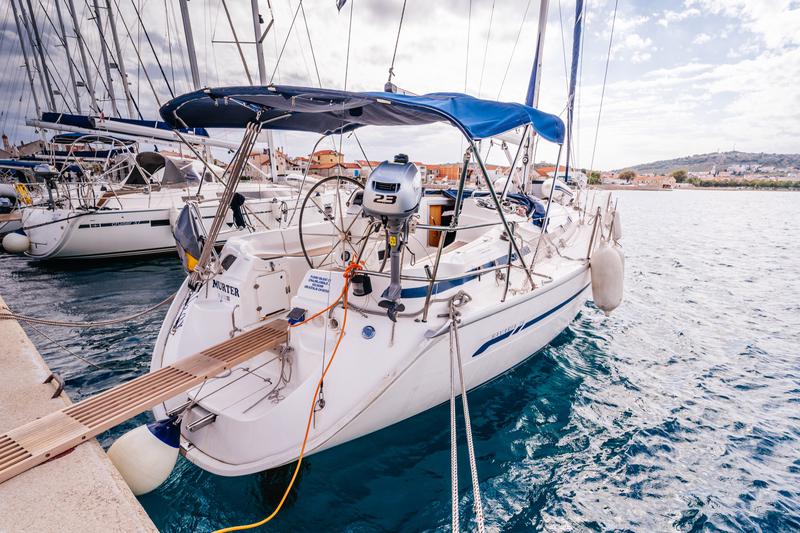 Book yachts online - sailboat - Bavaria 36 Cruiser - Dolkar - rent