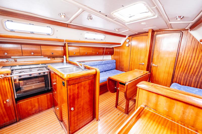 Book yachts online - sailboat - Bavaria 36 Cruiser - Dolkar - rent