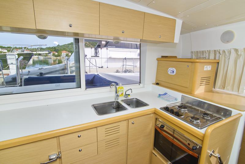 Book yachts online - catamaran - Lagoon 421 - Marielle - rent