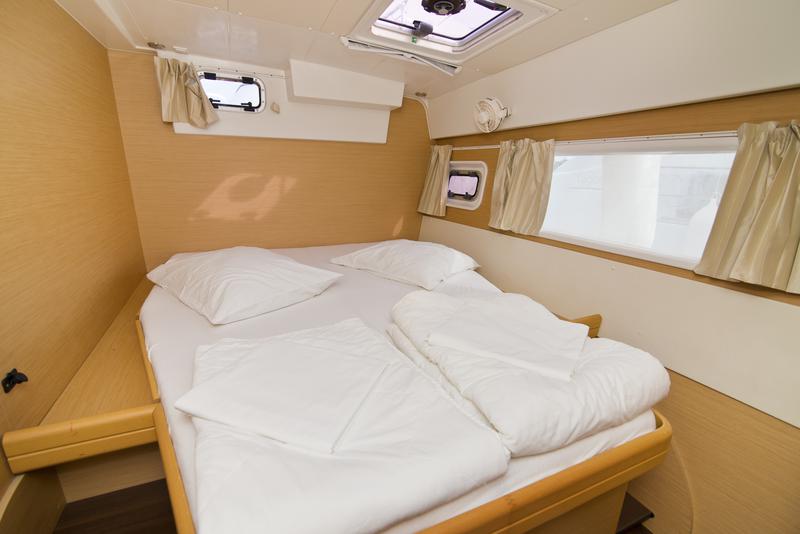 Book yachts online - catamaran - Lagoon 421 - Marielle - rent