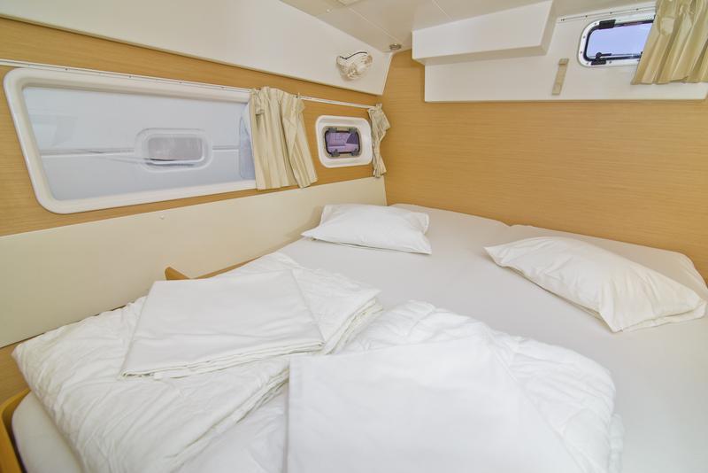 Book yachts online - catamaran - Lagoon 421 - Marielle - rent