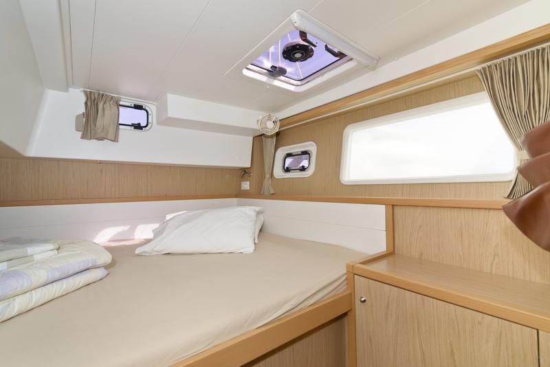 Book yachts online - catamaran - Lagoon 39 - Anegada - rent