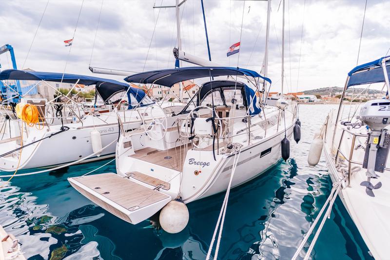 Book yachts online - sailboat - Bavaria Cruiser 37 - Flinx - rent