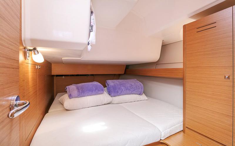 Book yachts online - sailboat - Dufour 460 Grand Large - Genny - rent