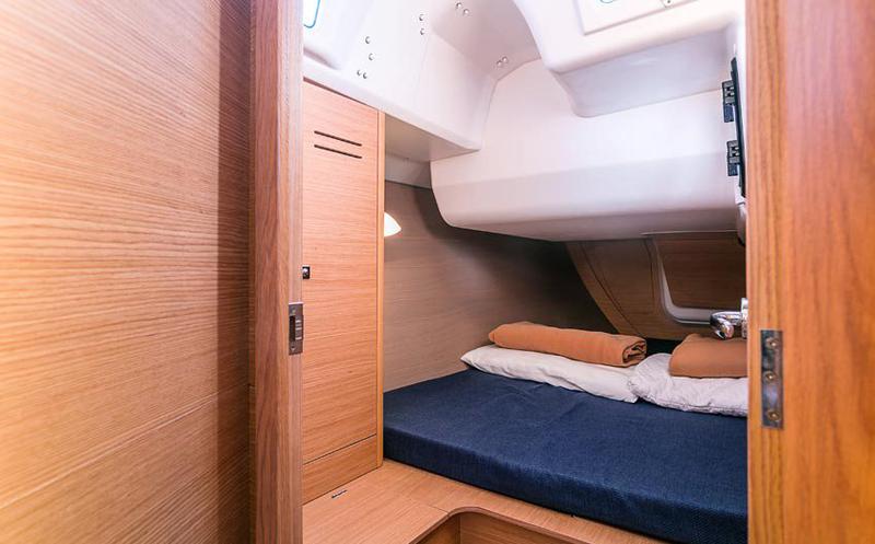 Book yachts online - sailboat - Dufour 350 GL - Chiara - rent
