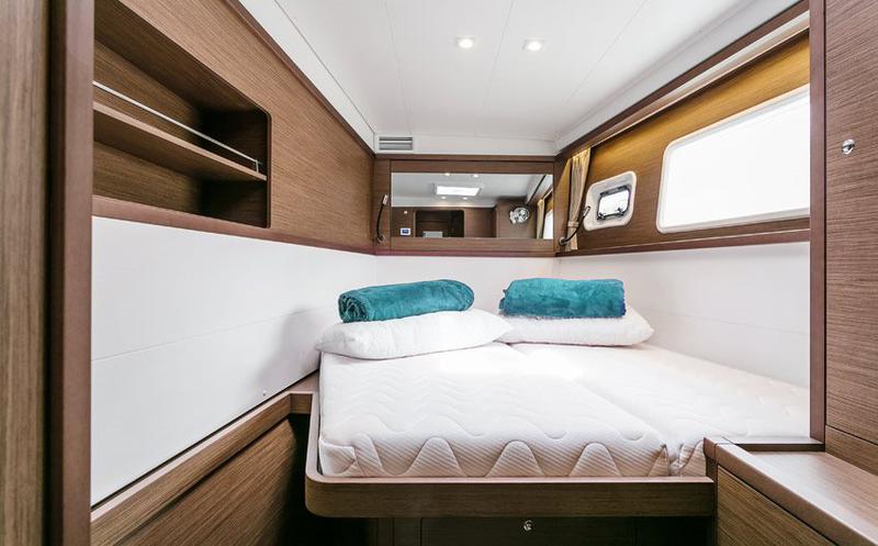 Book yachts online - catamaran - Lagoon 450 Flybridge - Magic Lagoon - rent