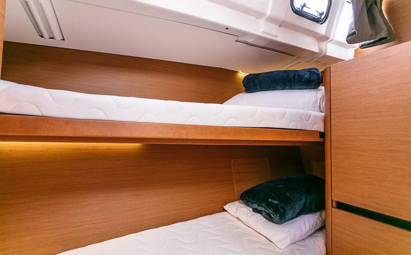 Book yachts online - sailboat - Sun Odyssey 490 - Aurora - rent