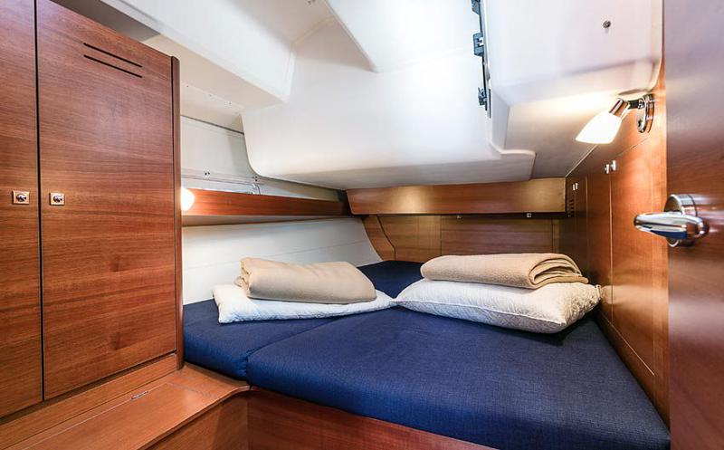 Book yachts online - sailboat - Dufour 460 Grand Large - Sonia - rent