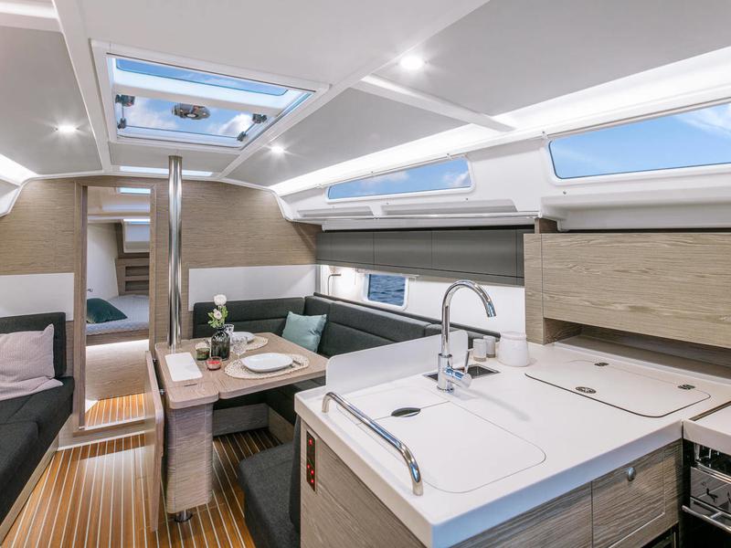 Book yachts online - sailboat - Hanse 388 - Tecla - Solar Panel - rent