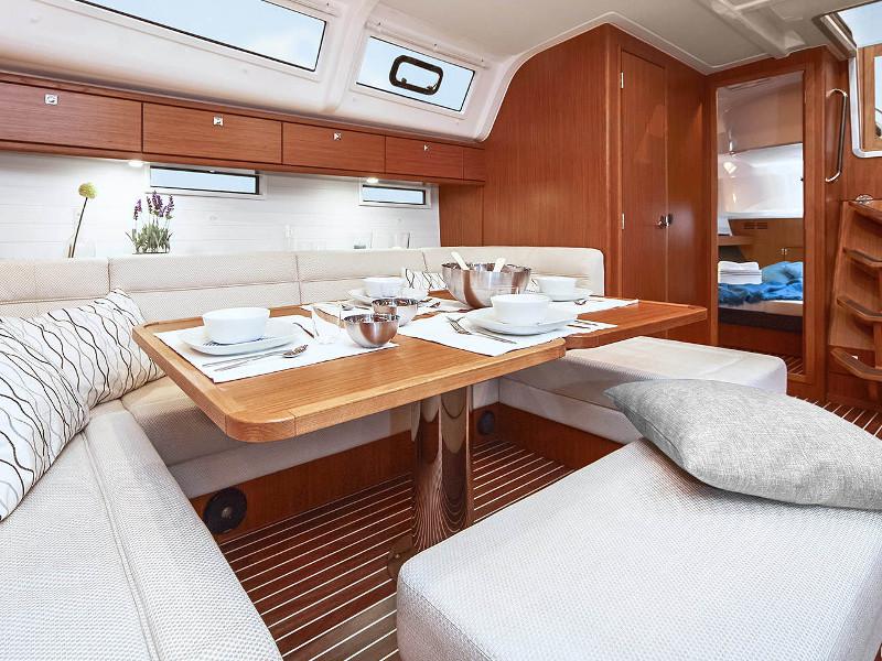 Book yachts online - sailboat - Bavaria Cruiser 51 - Jozefina - rent