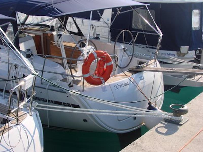 Book yachts online - sailboat - Bavaria 37 Cruiser - Kristina - rent
