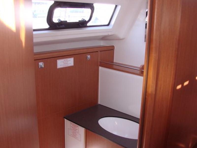 Book yachts online - sailboat - Bavaria 37 Cruiser - Kristina - rent