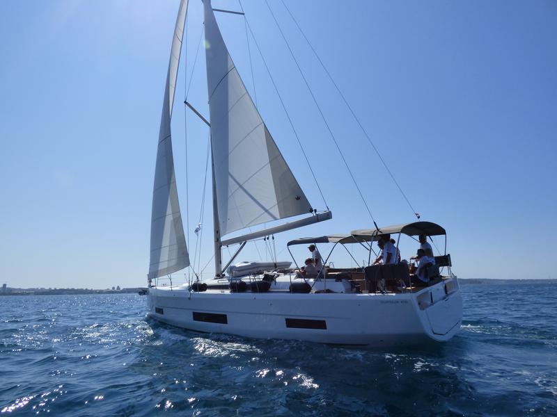 Book yachts online - sailboat - Dufour 470 - BALU - rent