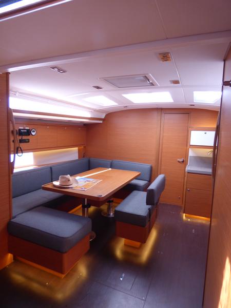 Book yachts online - sailboat - Dufour 470 - BALU - rent