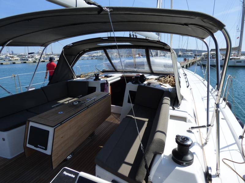 Book yachts online - sailboat - Dufour 470 - BALU - rent