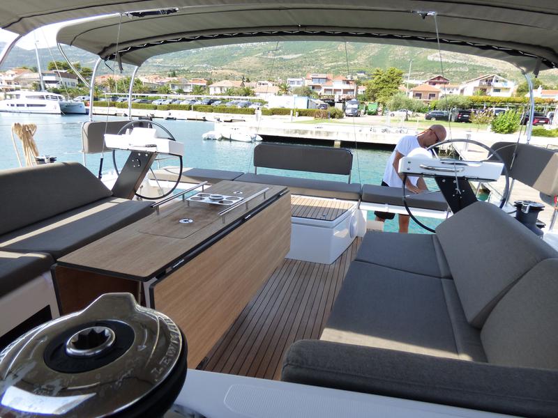 Book yachts online - sailboat - Dufour 470 - BALU - rent