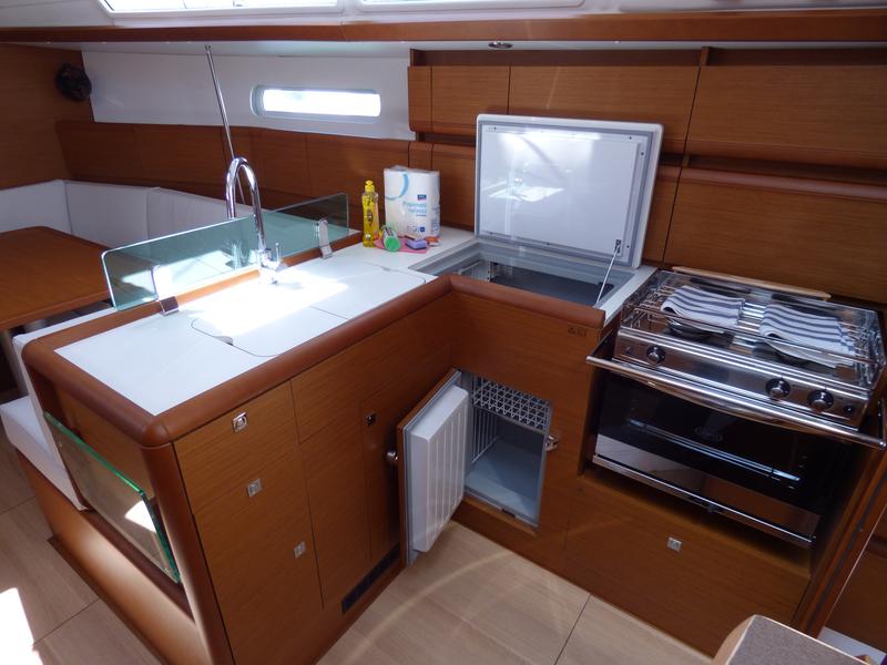 Book yachts online - sailboat - Sun Odyssey 389 - VACSKAMATI - rent