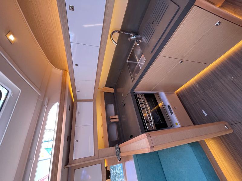 Book yachts online - sailboat - Dufour 470 owner layout - Angelique - rent