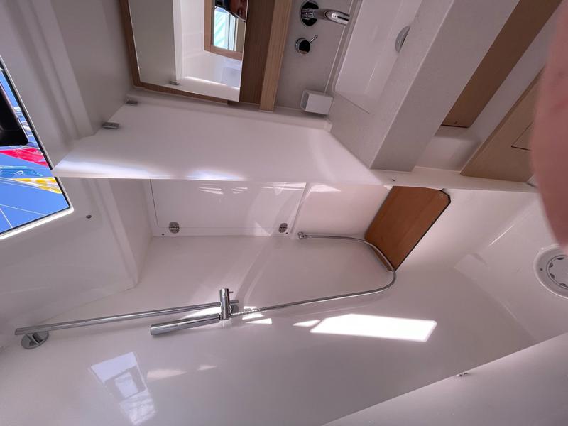 Book yachts online - sailboat - Dufour 470 owner layout - Angelique - rent