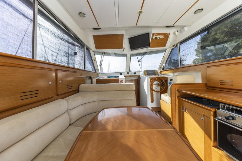 Book yachts online - motorboat - Antares 10.80 - Hantobas - rent