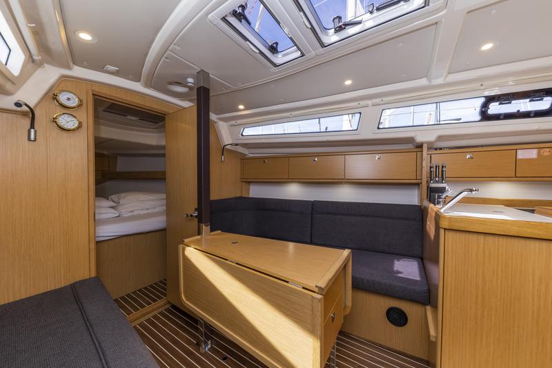 Book yachts online - sailboat - Bavaria Cruiser 34 Style - Lina - rent