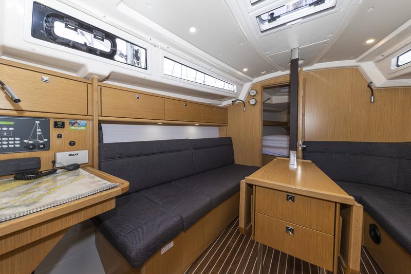 Book yachts online - sailboat - Bavaria Cruiser 34 Style - Lina - rent