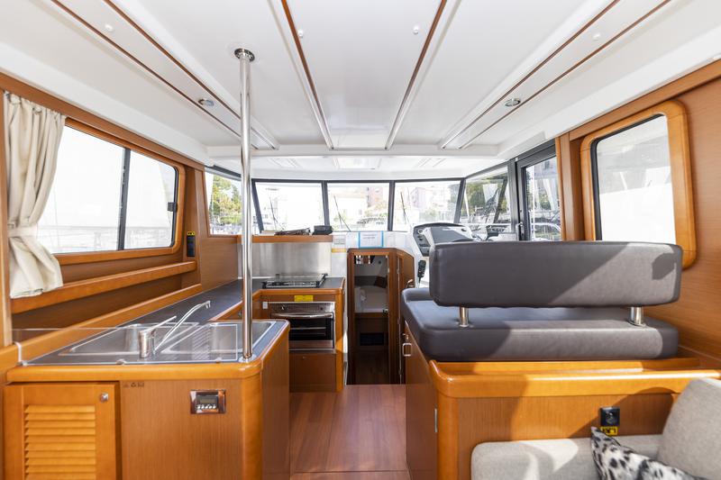 Book yachts online - motorboat - Swift Trawler 34 Fly - Blue Sky - rent