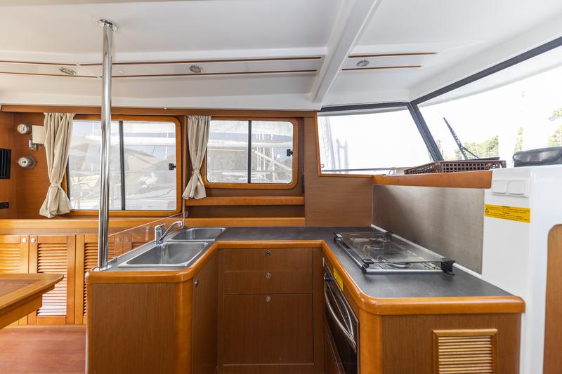 Book yachts online - motorboat - Swift Trawler 34 Fly - Blue Sky - rent