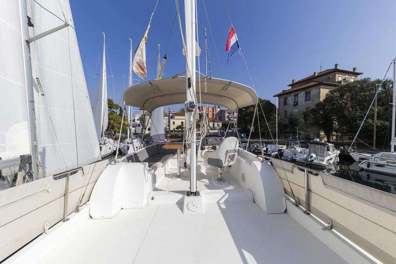 Book yachts online - motorboat - Swift Trawler 34 Fly - Blue Sky - rent