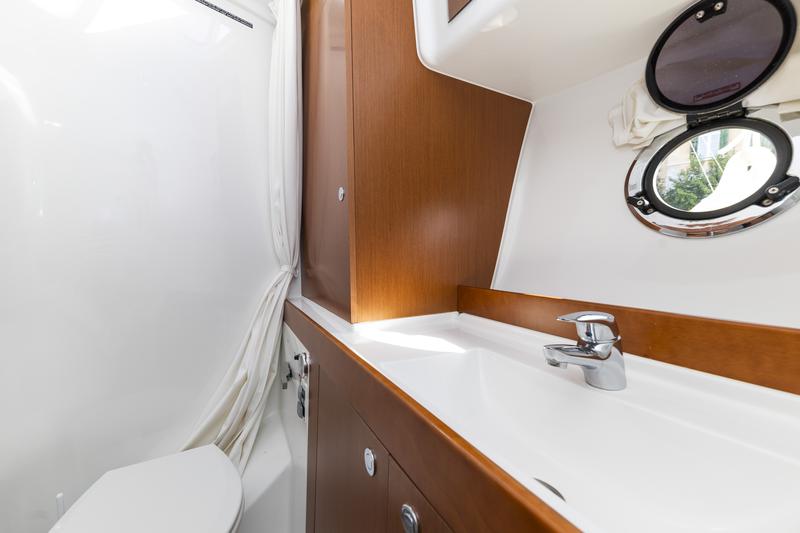 Book yachts online - motorboat - Swift Trawler 34 Fly - Blue Sky - rent
