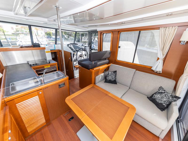 Book yachts online - motorboat - Swift Trawler 34 Fly - Blue Sky - rent