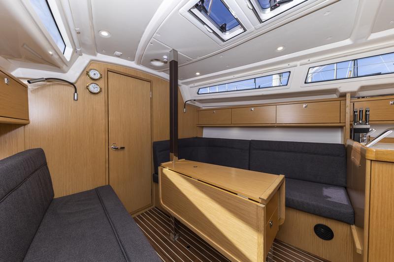 Book yachts online - sailboat - Bavaria Cruiser 34 Style - Lena - rent